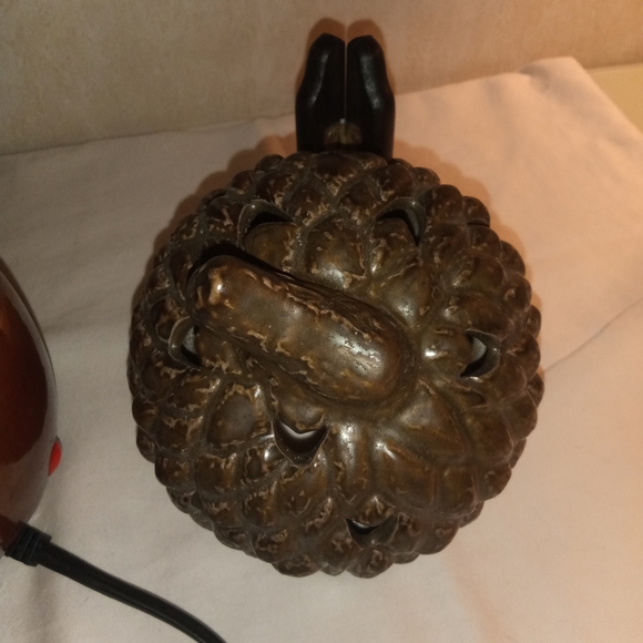 Scentsy Fall Acorn Electric Tart Warmer - Picture 9 of 12